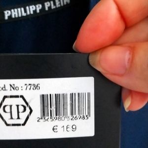 İt's a Philipp Plein shirt. Navy color, beautiful, with original tag on it.